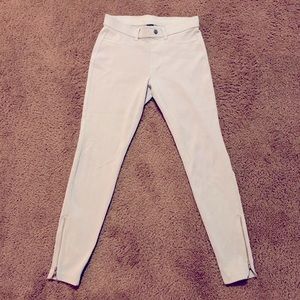 Grey HUE leggings with ankle zippers